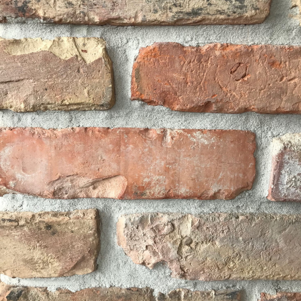 Echte ziegelfliesen aus altem ziegelsteinen